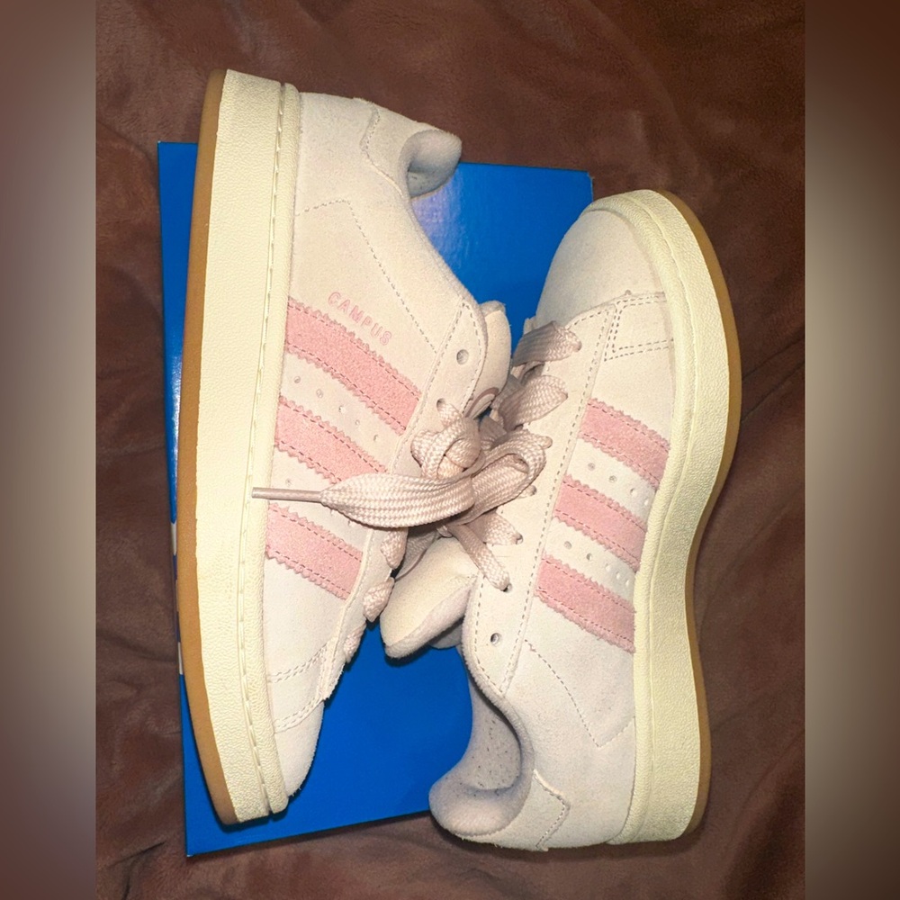 Adidas Women's Campus 00s
Size ~ 7 1/2
Color ~ Dark Mauve